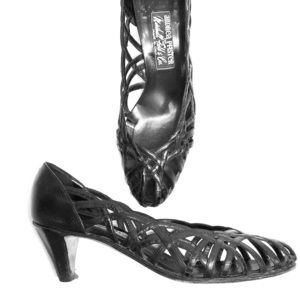 Vintage 80’s Andrea Pfister black birdcage pumps